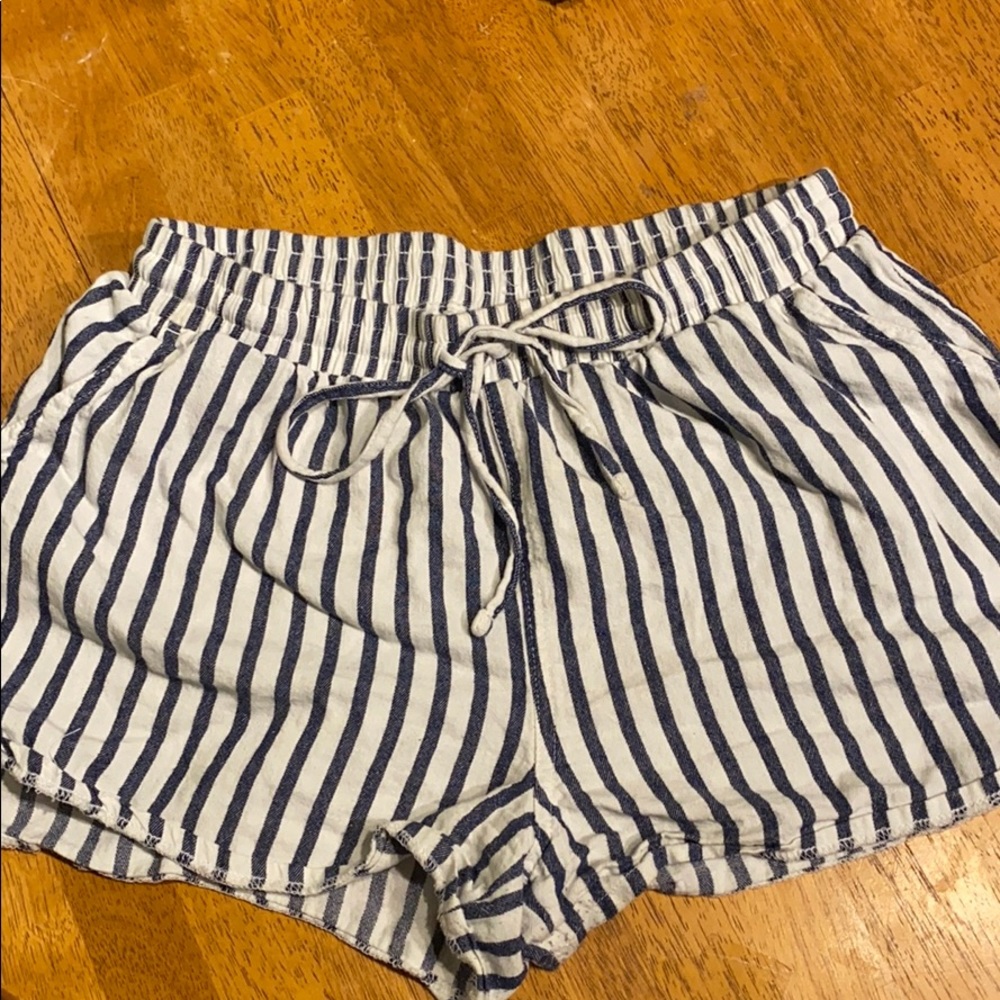 • Universal Thread Striped Shorts White and Navy